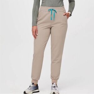 FIGS NWT Tatu Slim Cargo Jogger Scrub Pants in Boulder size Large